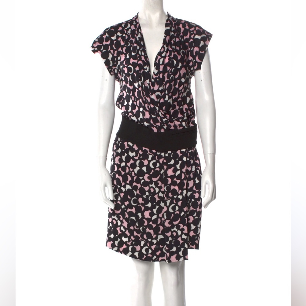 Diane von Furstenberg Silk Wrap Knee Length Dress Size 4 Pink Black print wrap